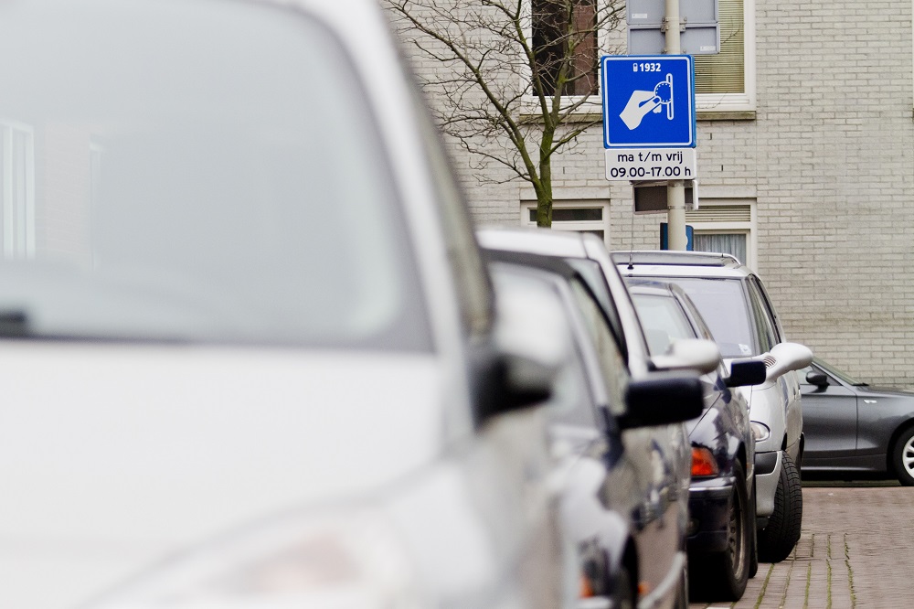 Eenderde Nederlanders zenuwachtig bij parkeren
