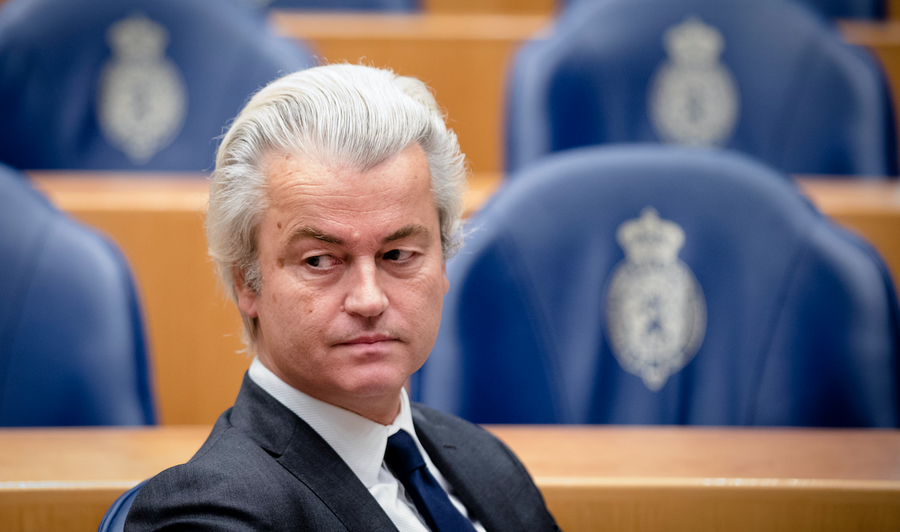 Kritiek op Wilders om foto van bebloede Merkel