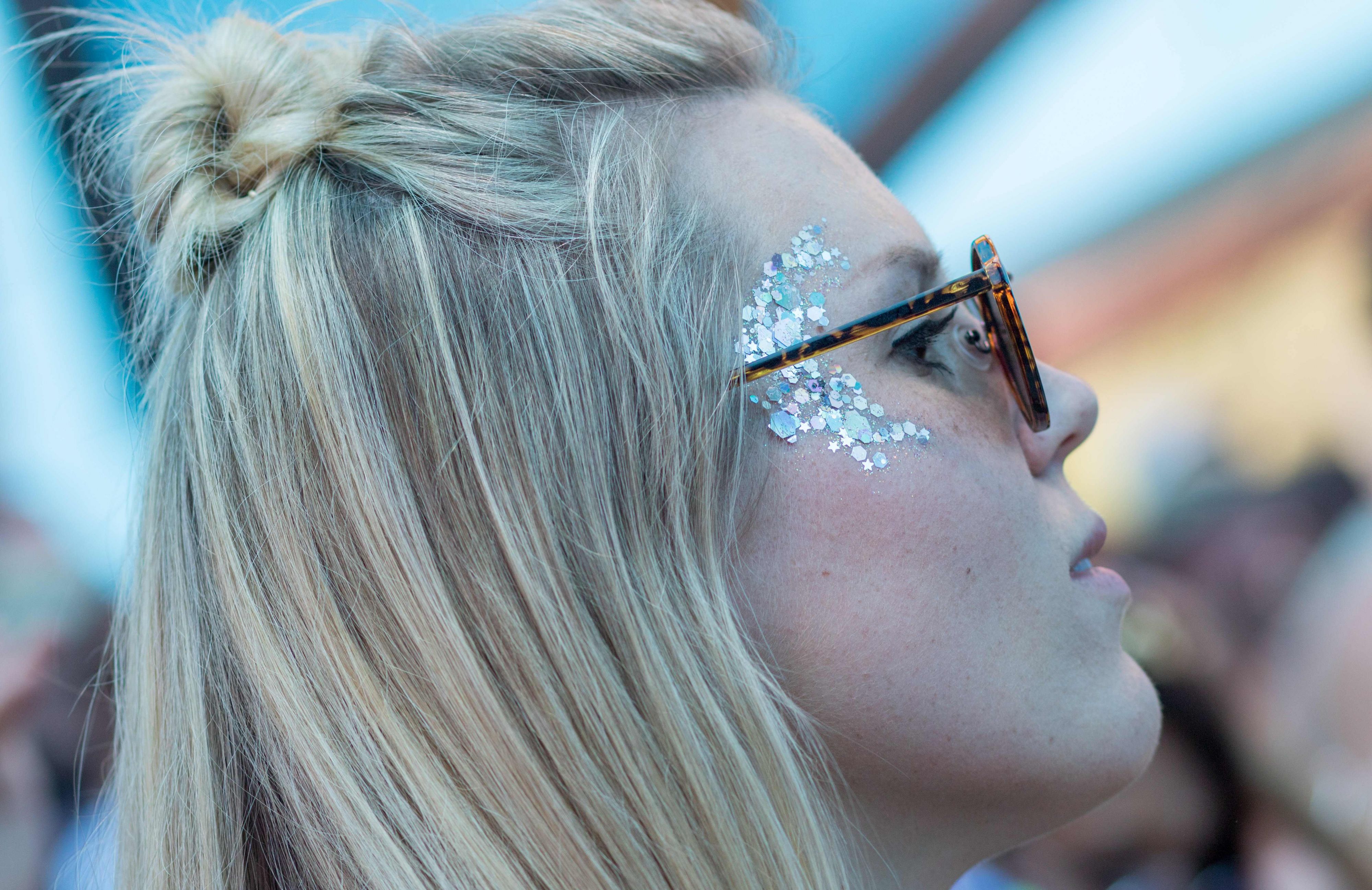 Glitters mogen er dit festivalseizoen weer helemaal wezen. Foto: ANP