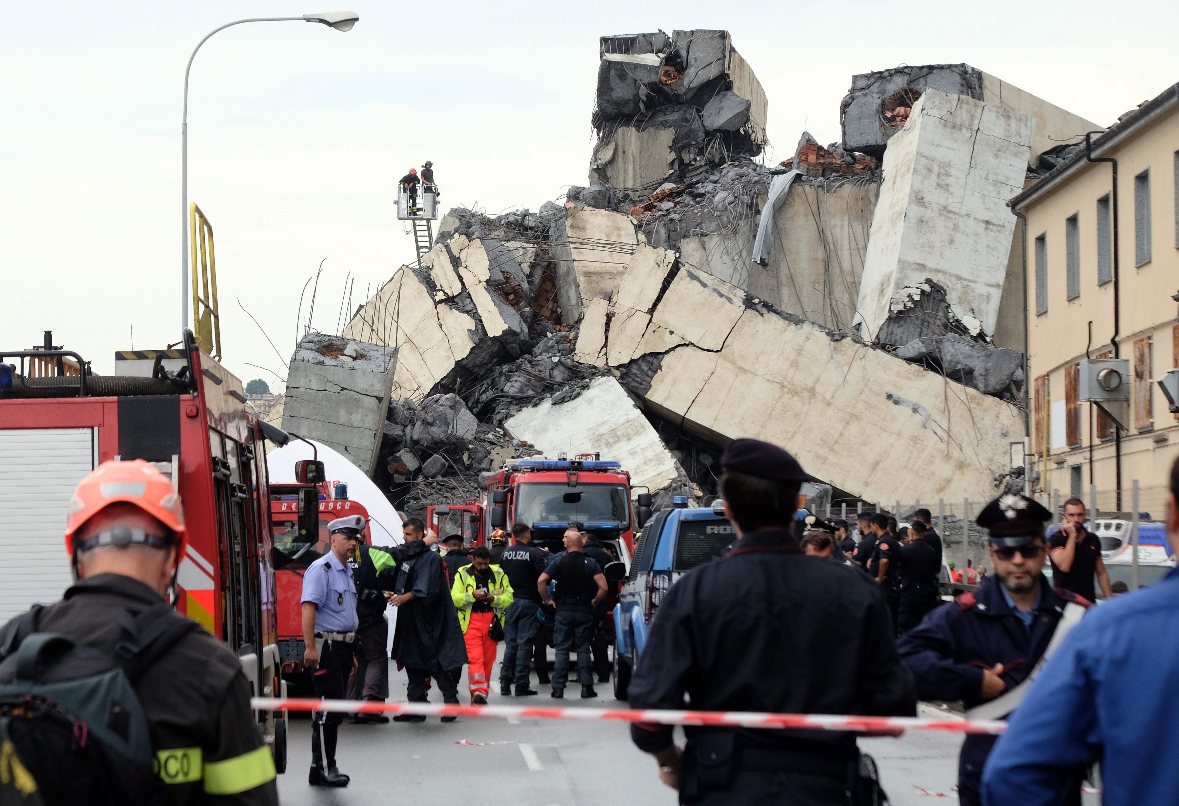 Sale a trenta il bilancio delle vittime del crollo del Ponte di Genova