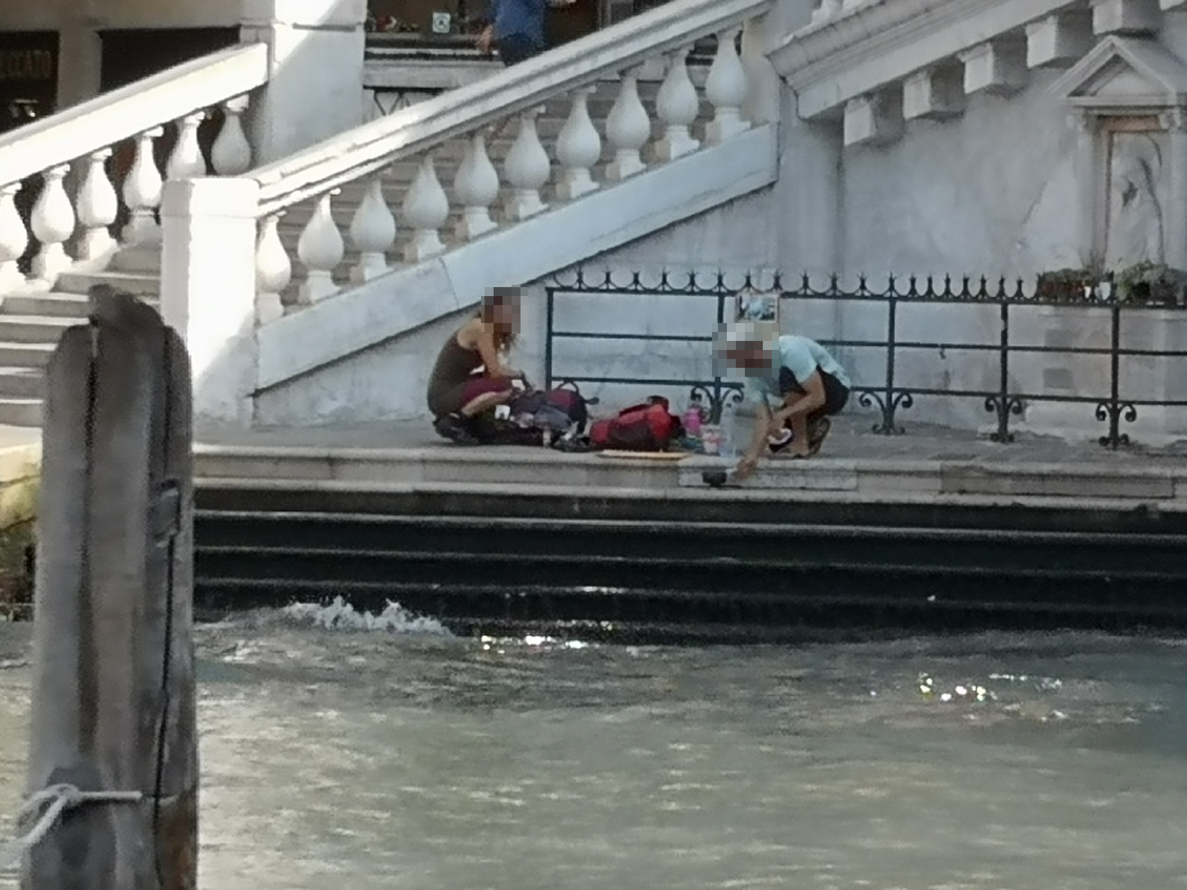Koffiezettende toeristen verbannen uit Venetië.