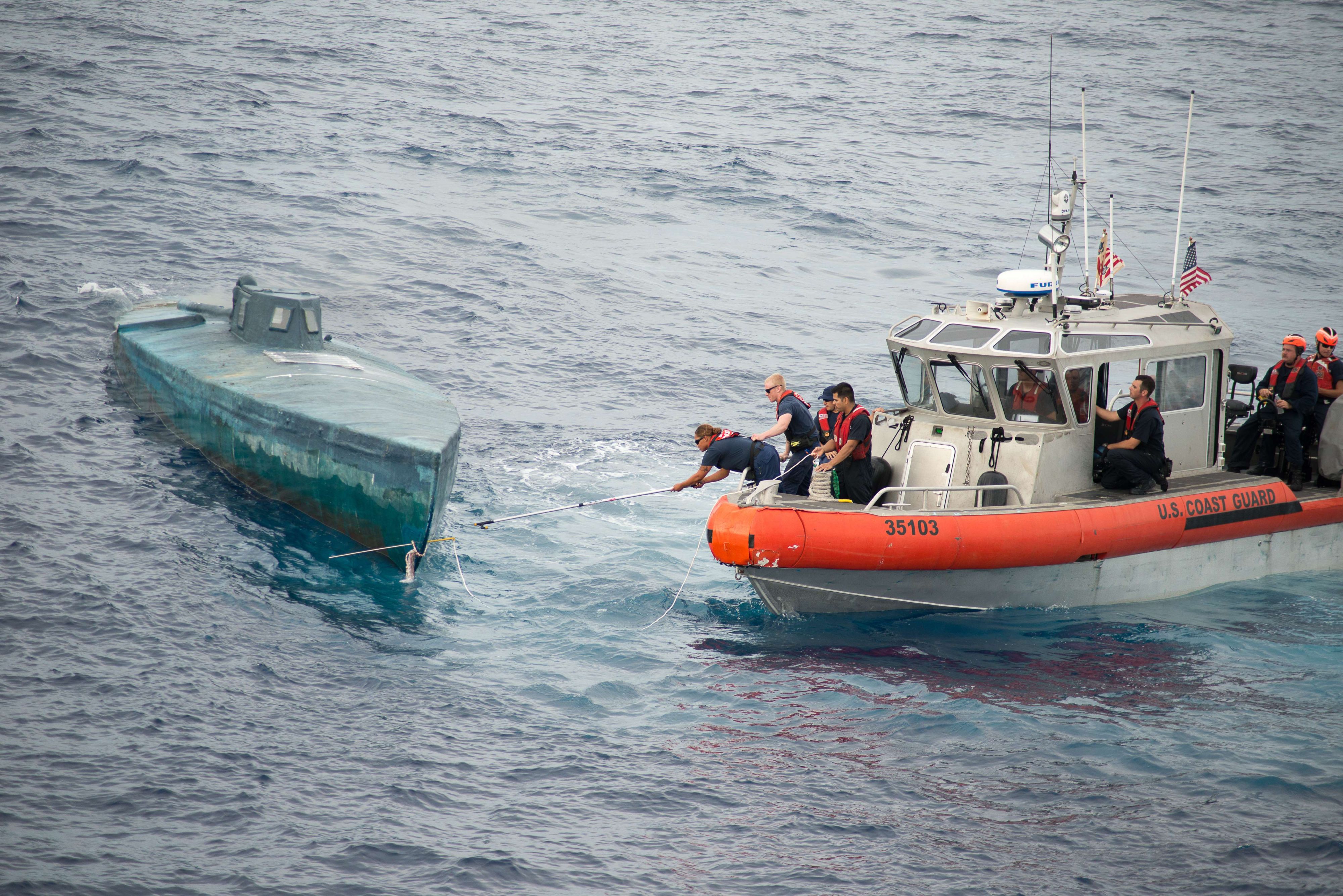 Kustwacht VS onderschept drugs-duikboot vol cocaïne