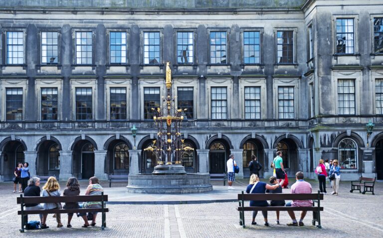 Ontwerp renovatie Binnenhof loopt weer vertraging op