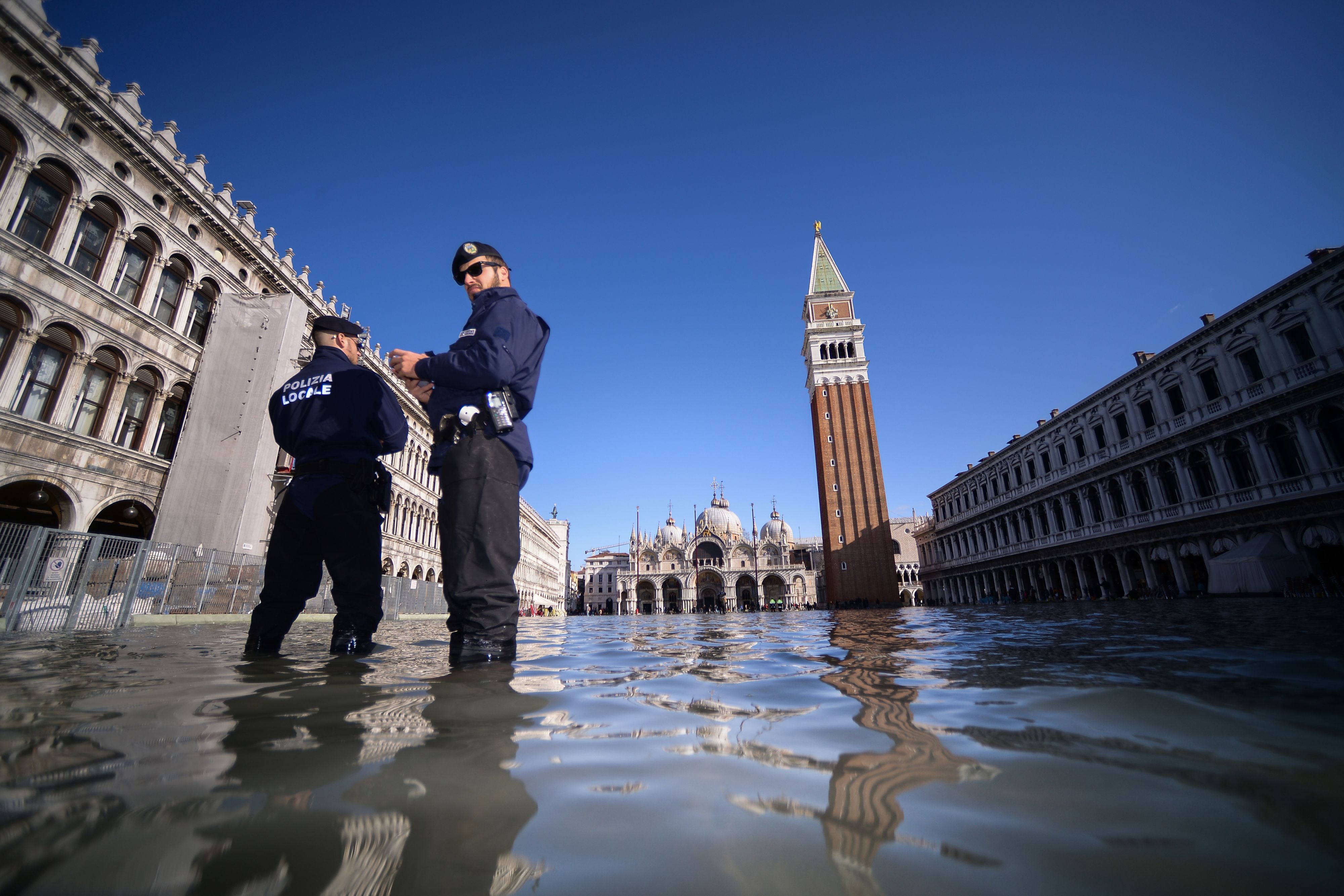Burgemeester Venetië sluit San Marcoplein