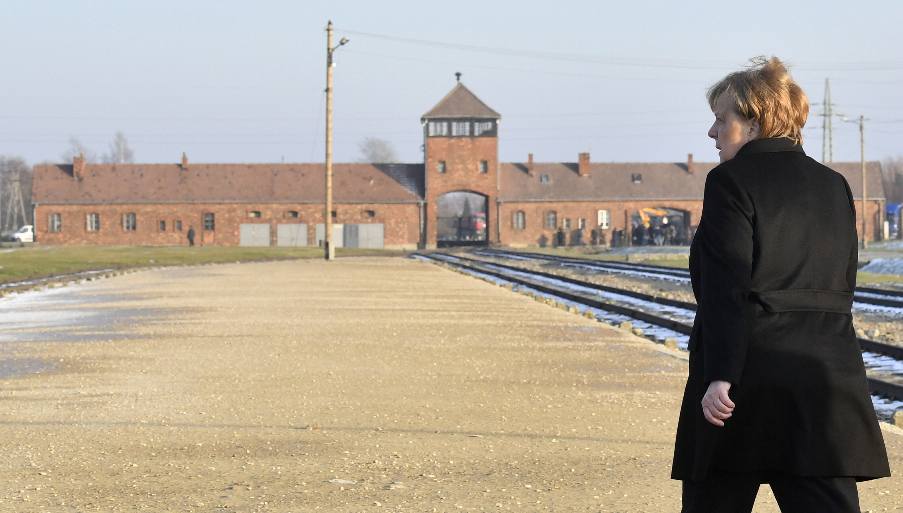 Merkel: schaamte voor gruweldaden in Auschwitz