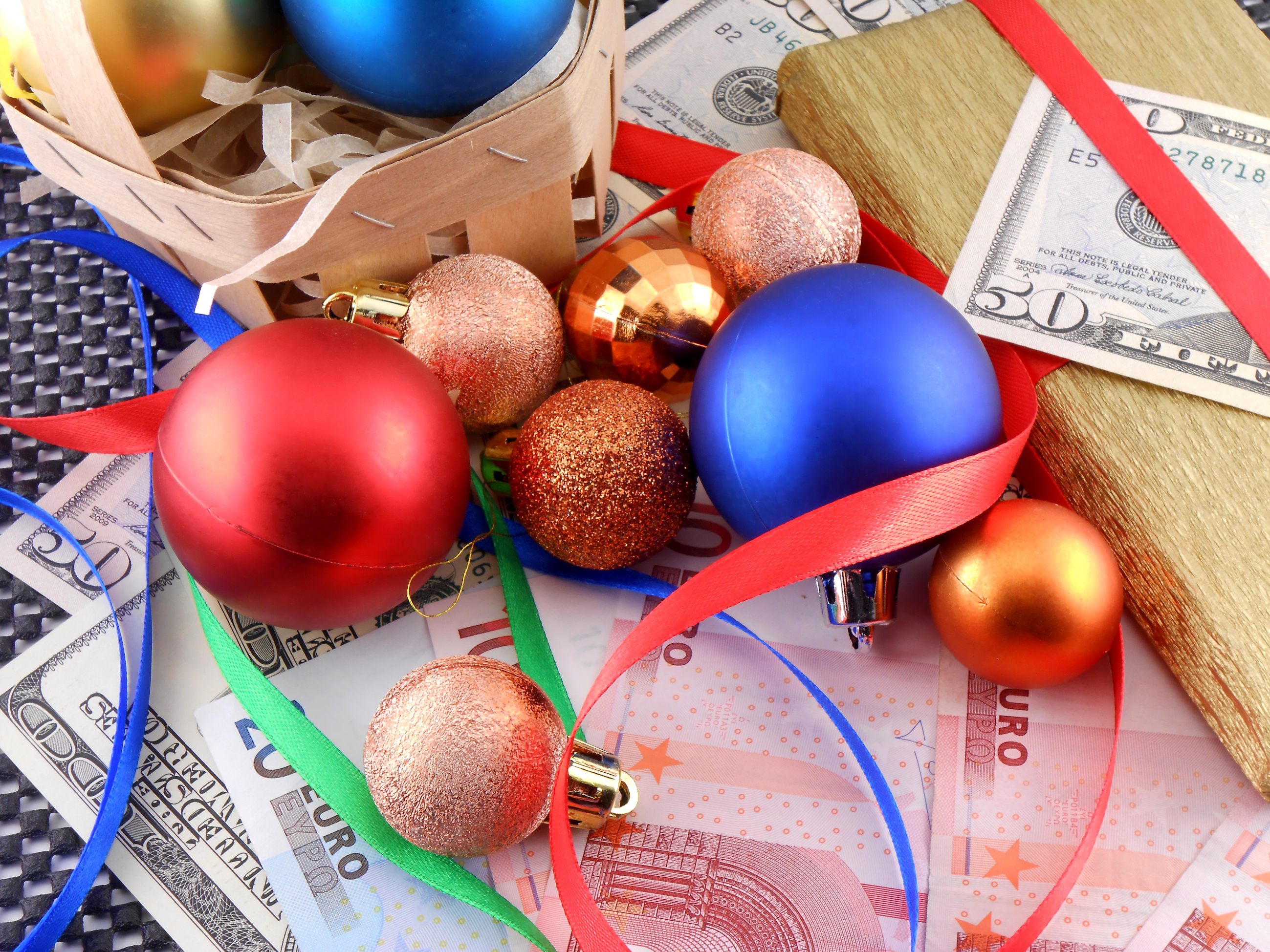 Geld besparen in dure decembermaand? 7 tips!