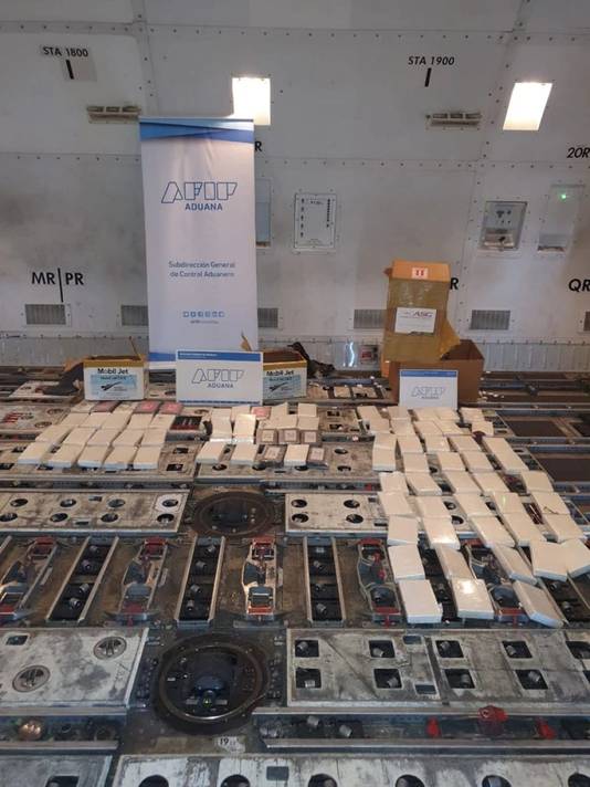 Opgepakte piloten vrachtvliegtuig KLM ontkennen drugssmokkel