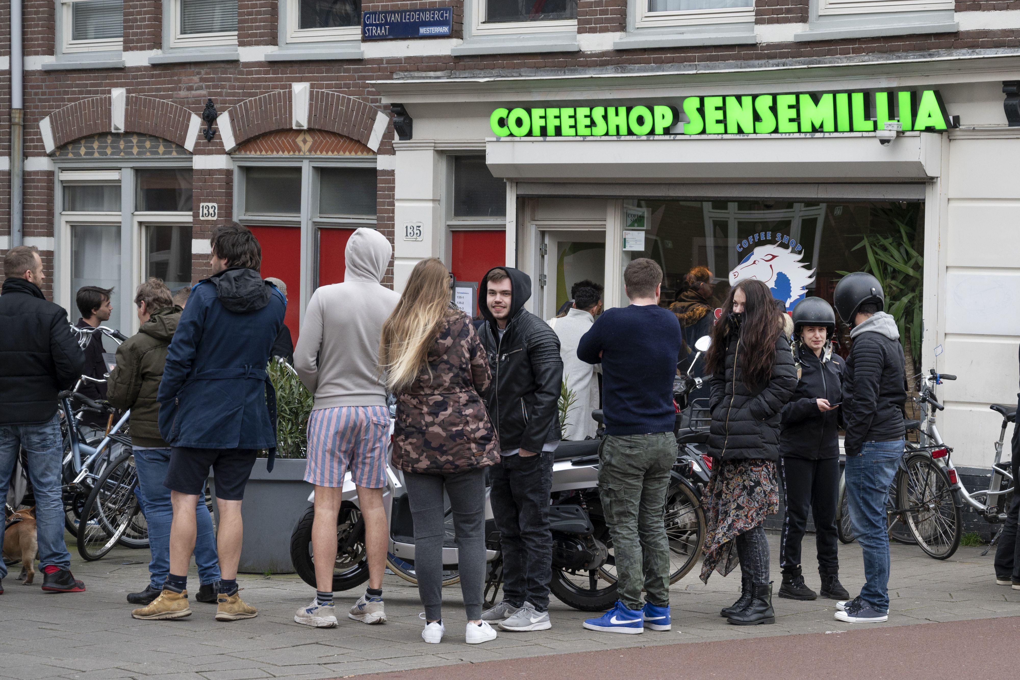Sluiting coffeeshops zorgt voor een run op illegale wiet