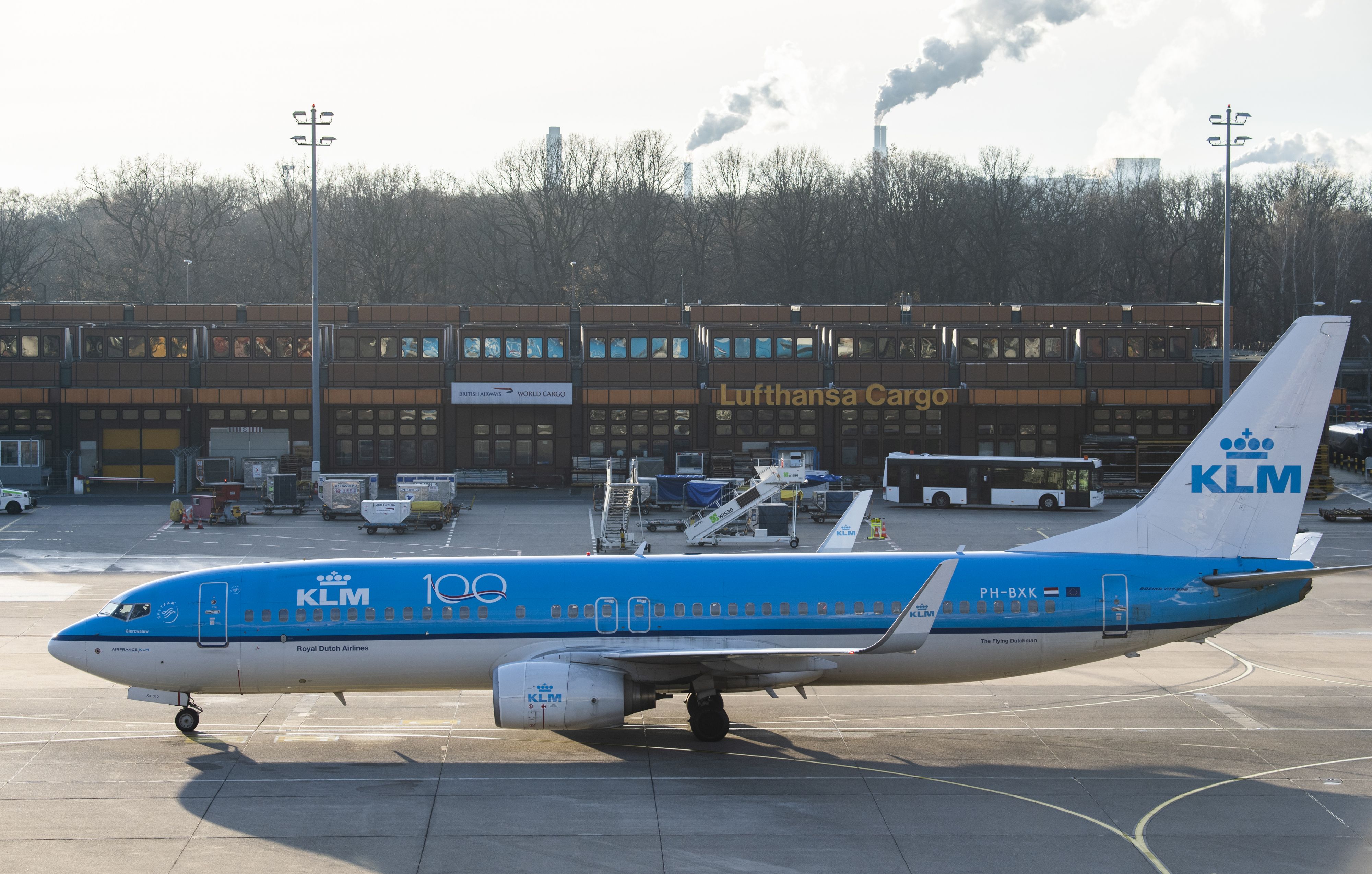 KLM wil tot 2000 minder voltijdsbanen na coronaproblemen