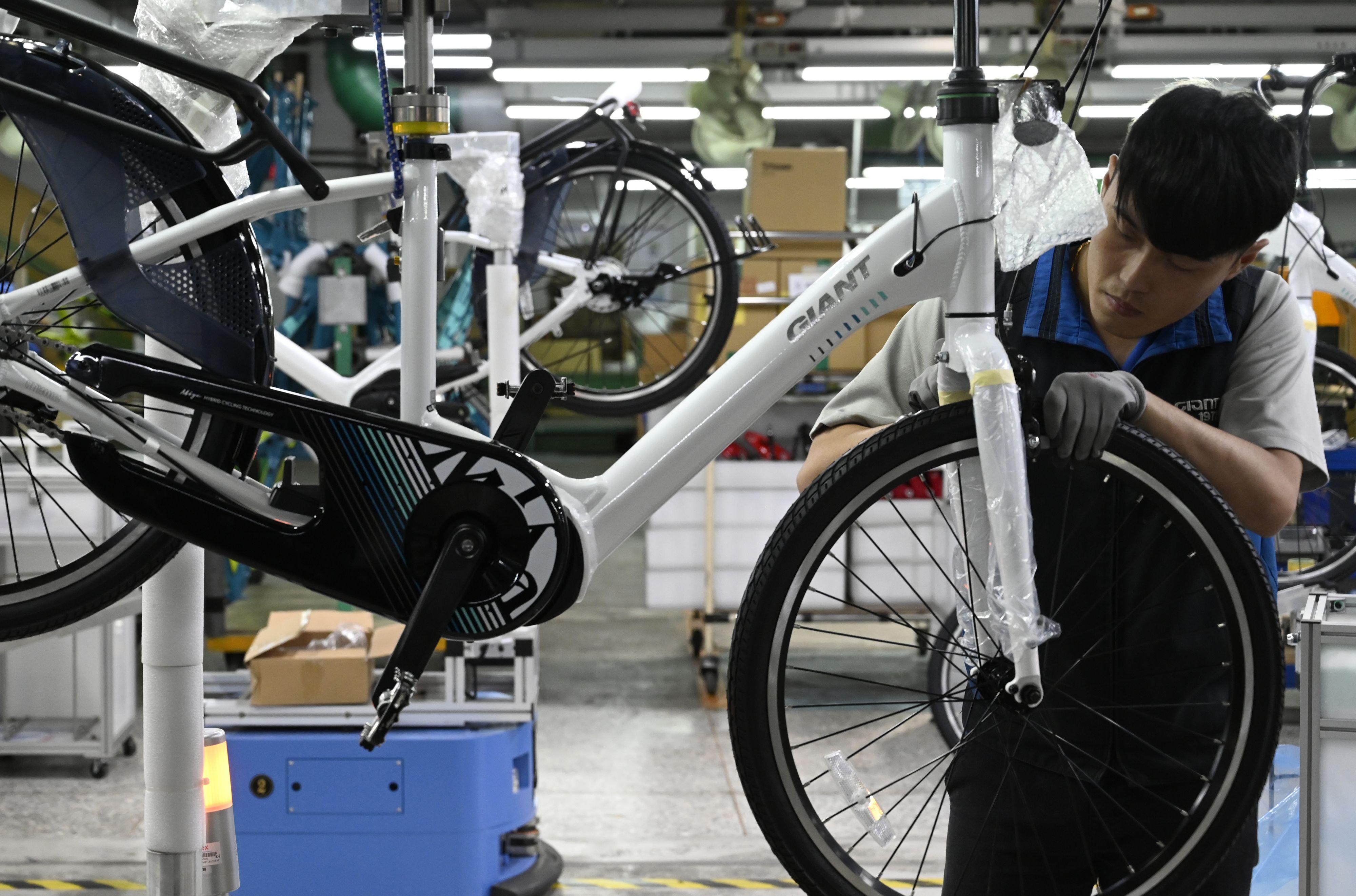 Производители велосипедов отзывы. Китайский велосипед. Завод велосипедов. Велосипеды в Китае. Производство велосипедов.