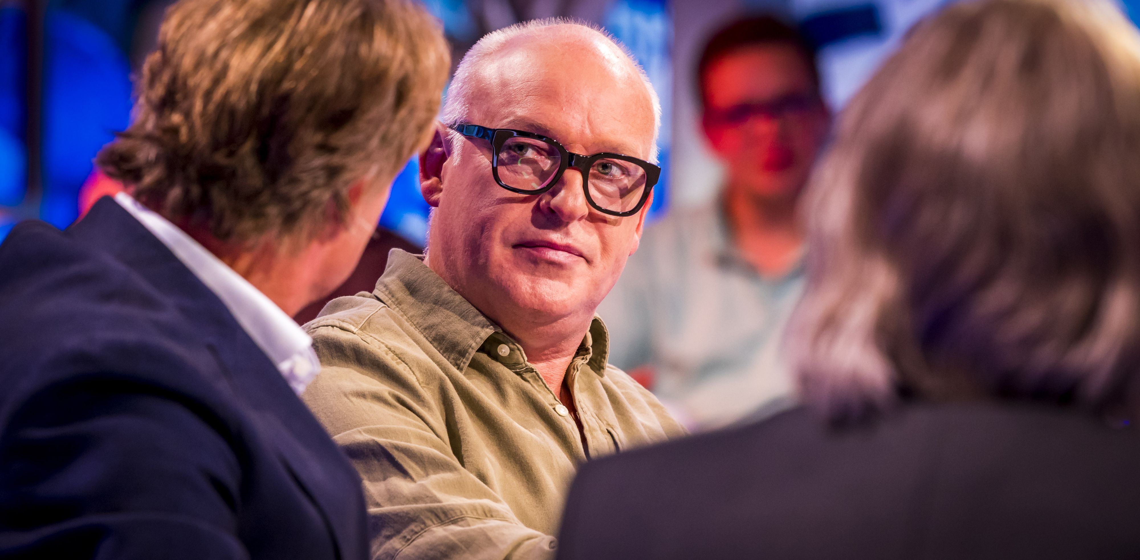 René van der Gijp in auto belaagd door mannen met hamers