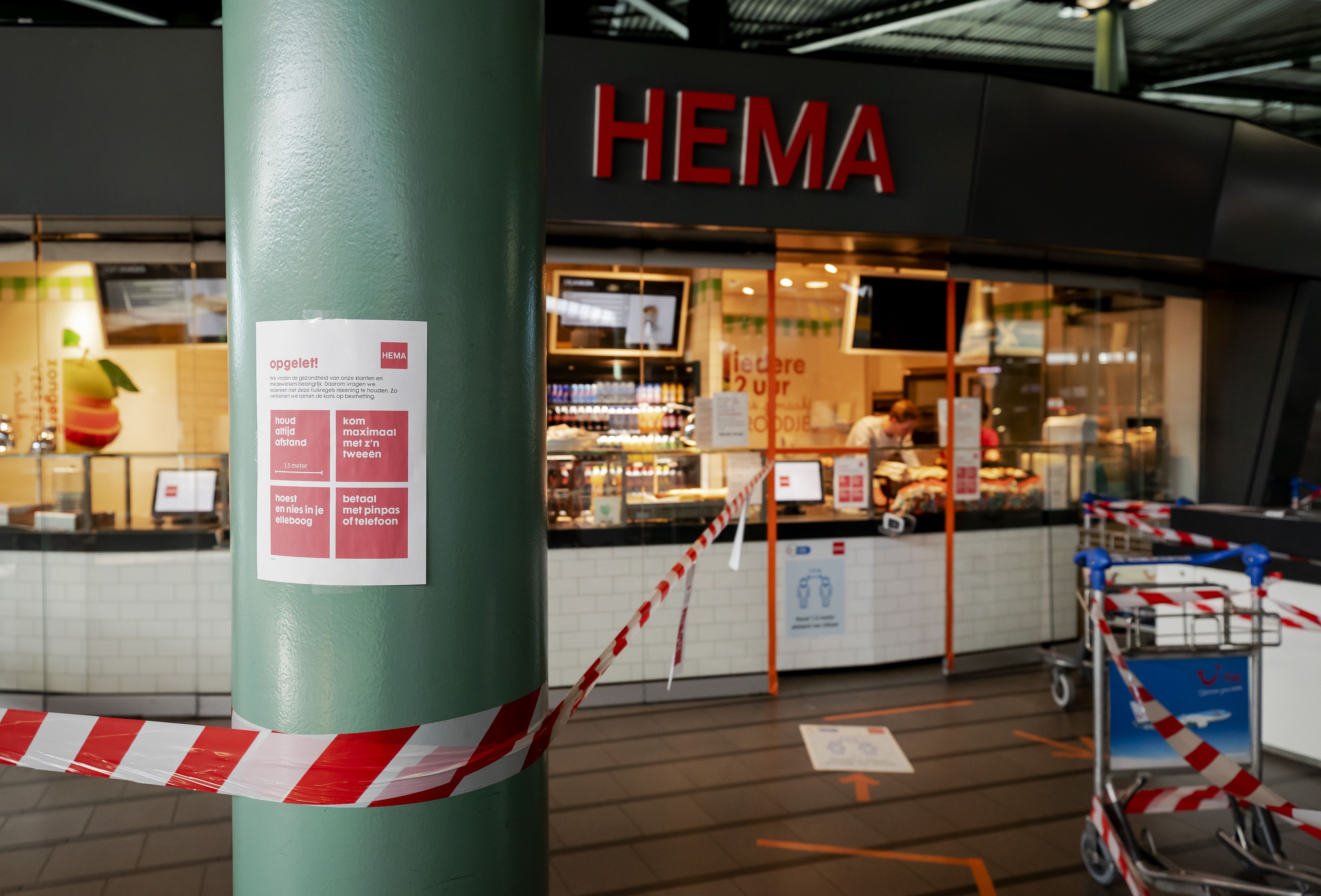 HEMA gaat mondkapjes verkopen op station, RIVM nog kritisch
