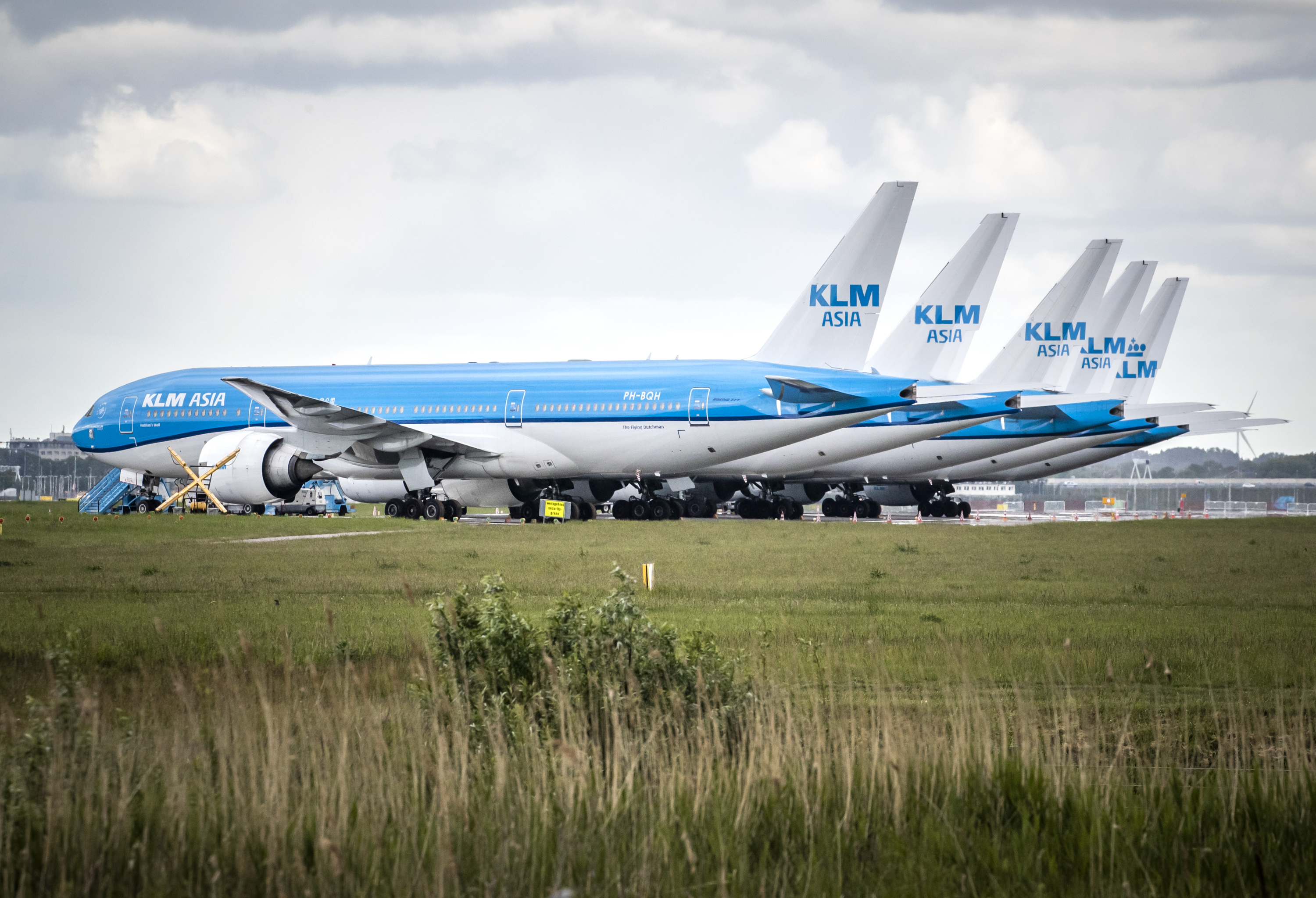 KLM toestellen staan aan de grond