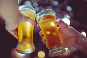 Terrassen eindelijk open: biertjes duurder dan voor lockdown