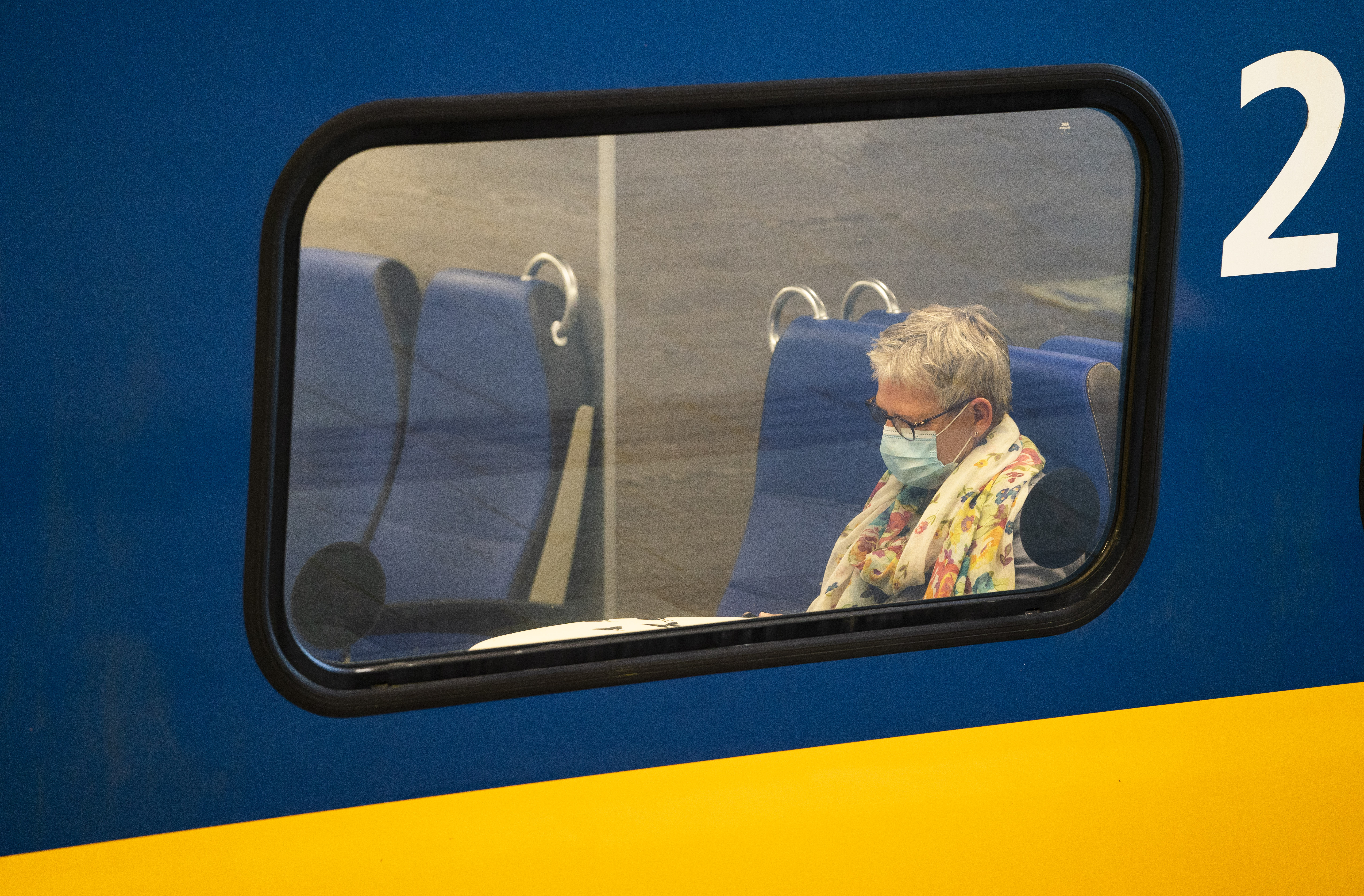 Heel weinig Nederlanders reizen in coronatijd met de trein.