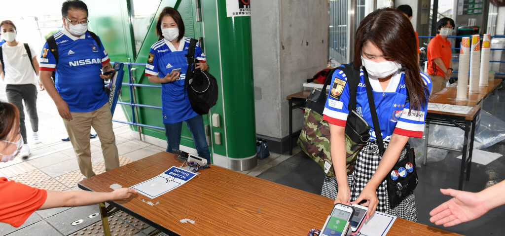 Een foto van maatregelen voor voetbalsupporters in Japan.