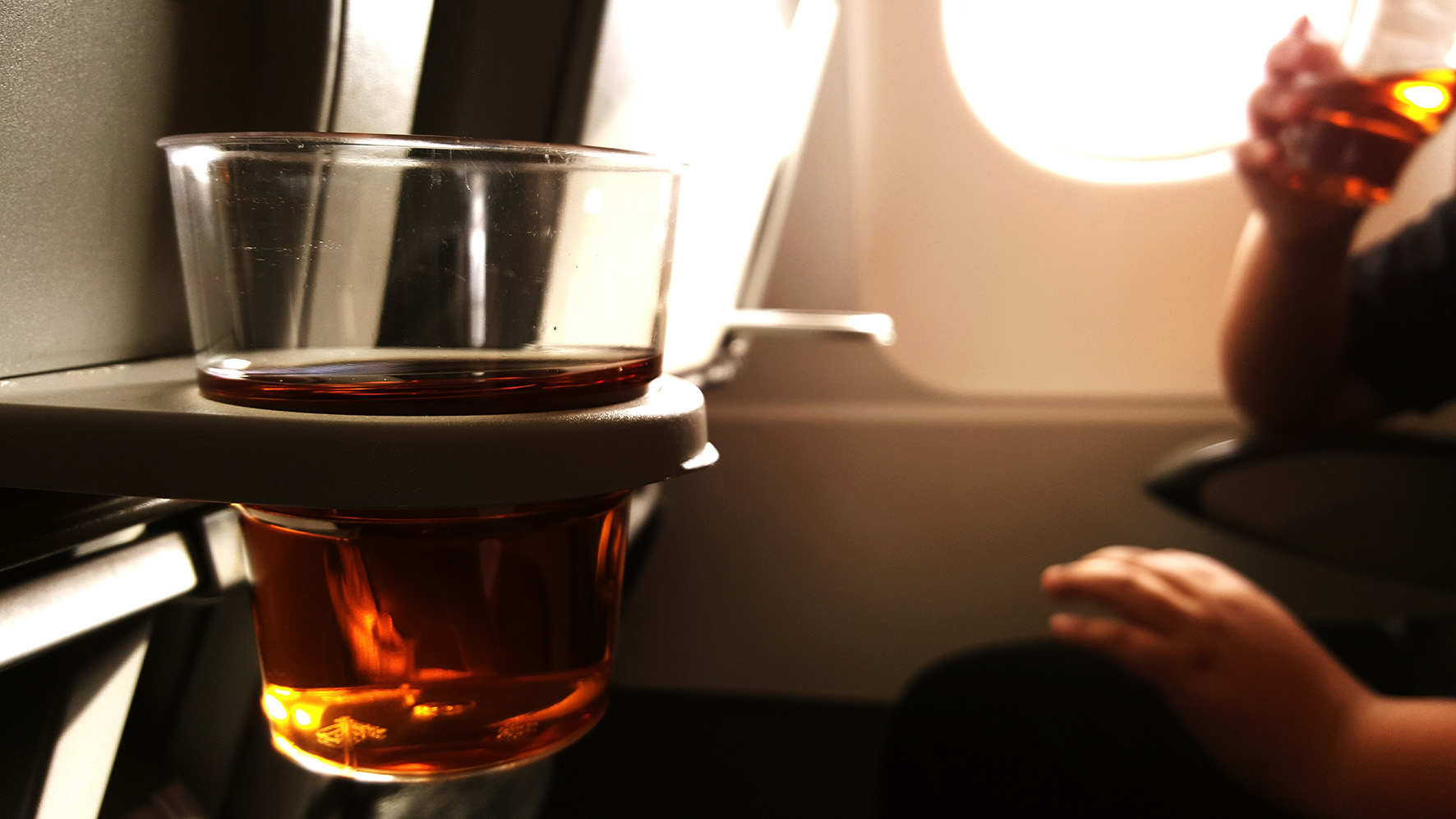 TUI pleit voor alcohol- en drugstest voordat je het vliegtuig instapt