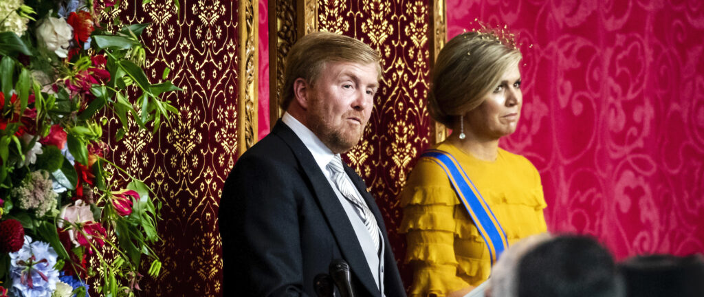 Een foto van Willem-Alexander en Máxima tijdens de Troonrede