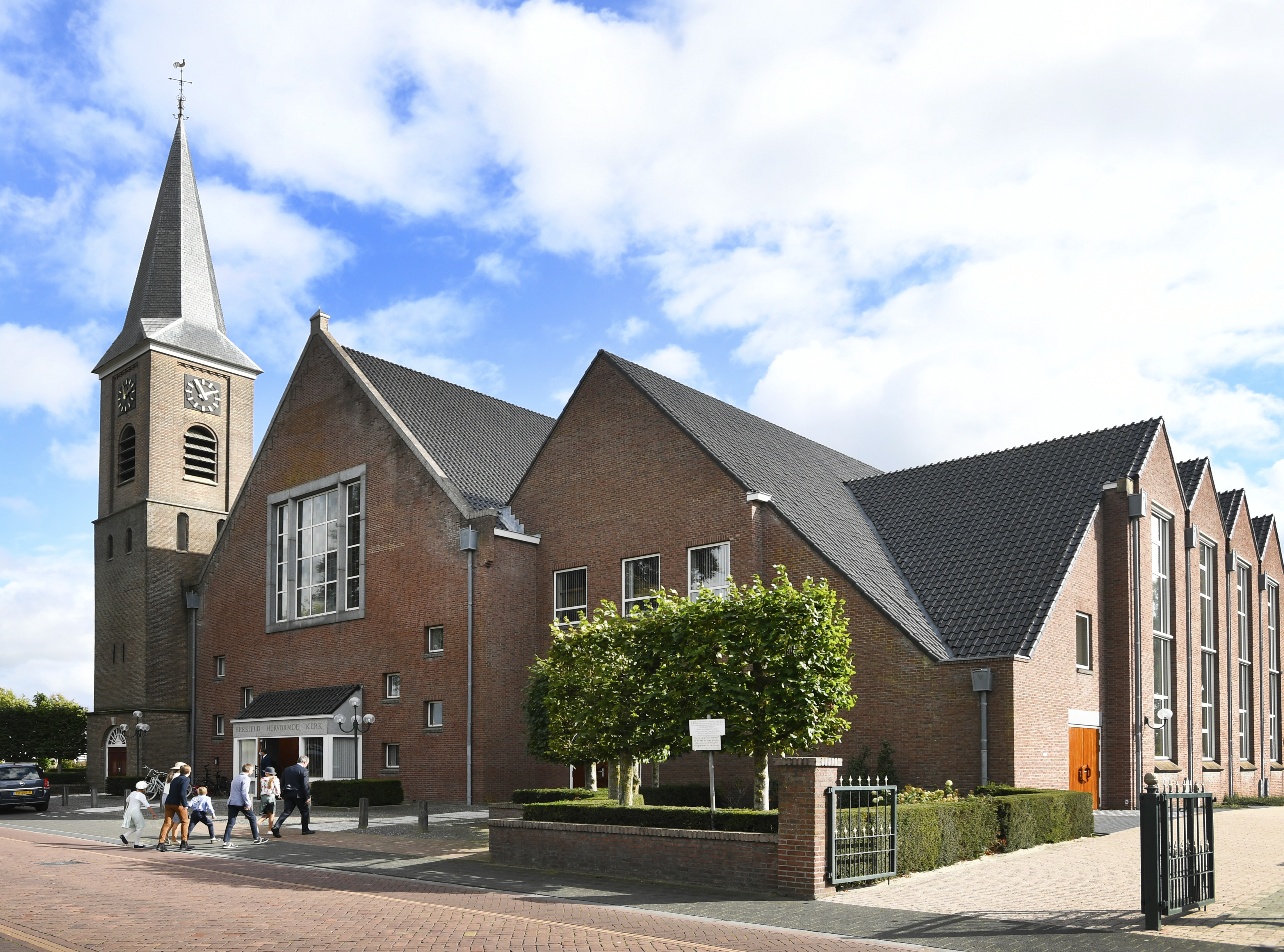 Een foto van de kerk in Staphorst waarover de verontwaardiging begon