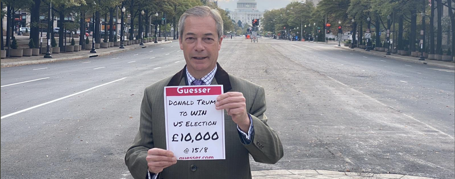 Een foto van Nigel Farage met een briefje over de weddenschap.