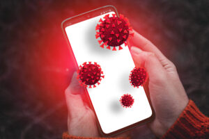 Een foto van een smartphone met bacteriën