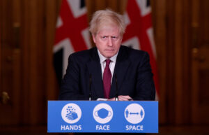 Foto van Britse premier Boris Johnson, omikron, boosterprik