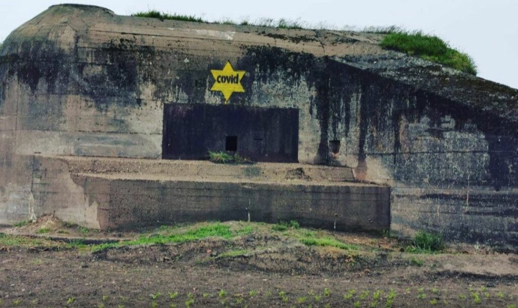 Op Duitse bunkers in Zeeland zijn covidsterren gekalkt