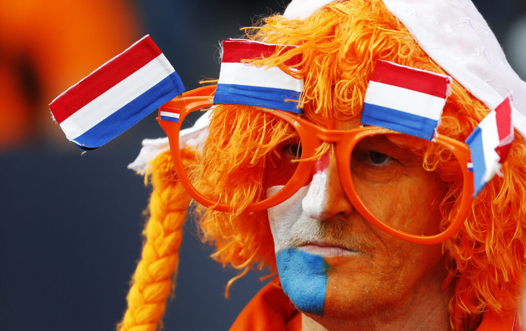 Fans van het Nederlands elftal trekken massaal naar Boedapest voor de achste finales van het EK.