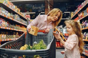 besparen op boodschappen supermarkt consumentenbond Trucs om op boodschappen te besparen: deze gebruiken 'we' het meest