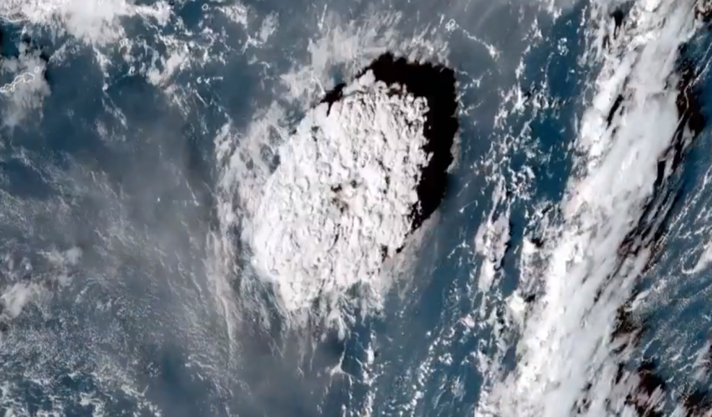 Vulkaanexplosie Tonga nog in de ruimte te zien, eiland ook nog getroffen door tsunami