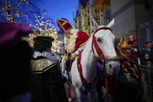 Het Paard van Sinterklaas zwarte piet