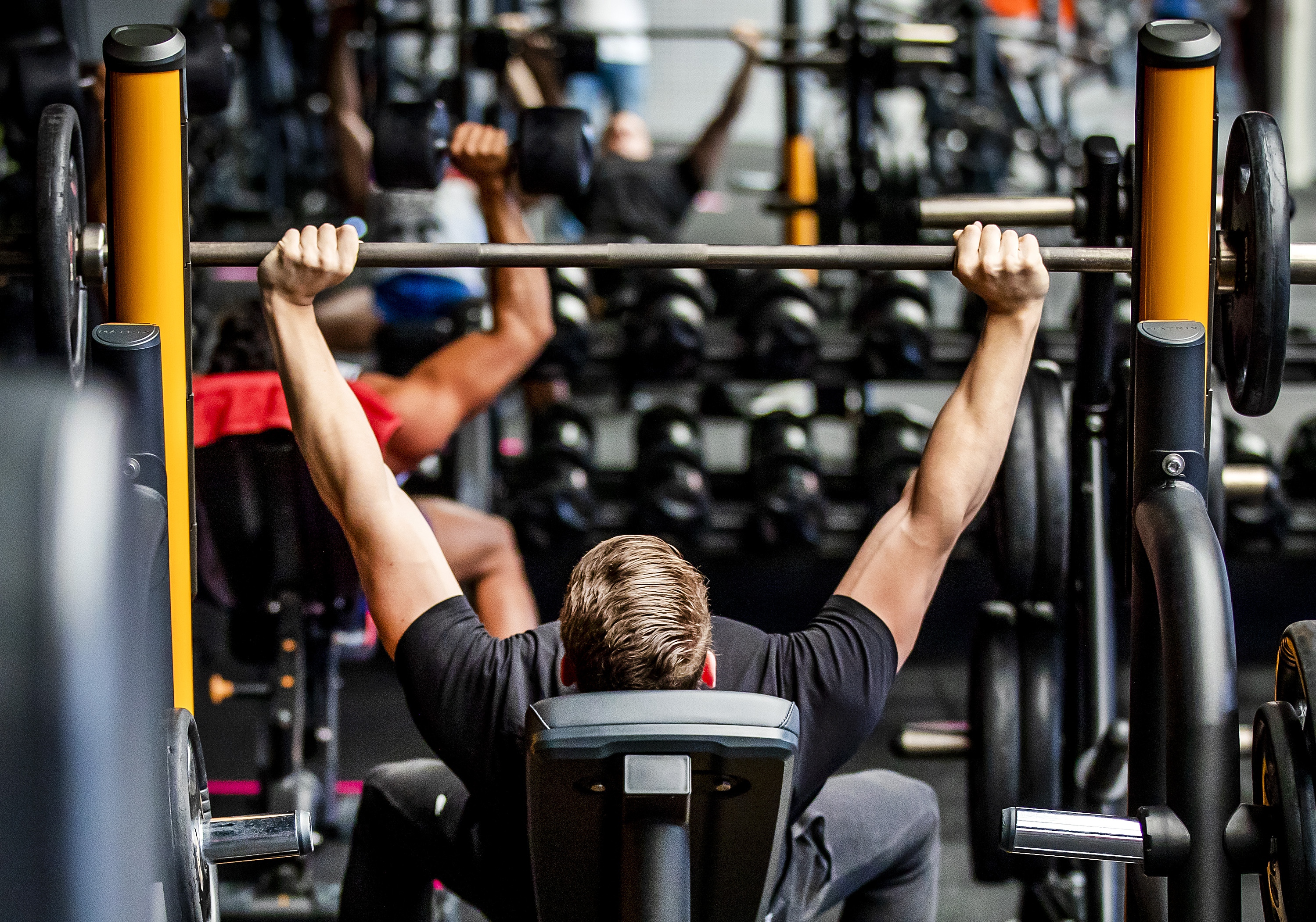 sporten fitness fitnessmiddelen sportschool waarschuwing pre-workout middelen supplementen