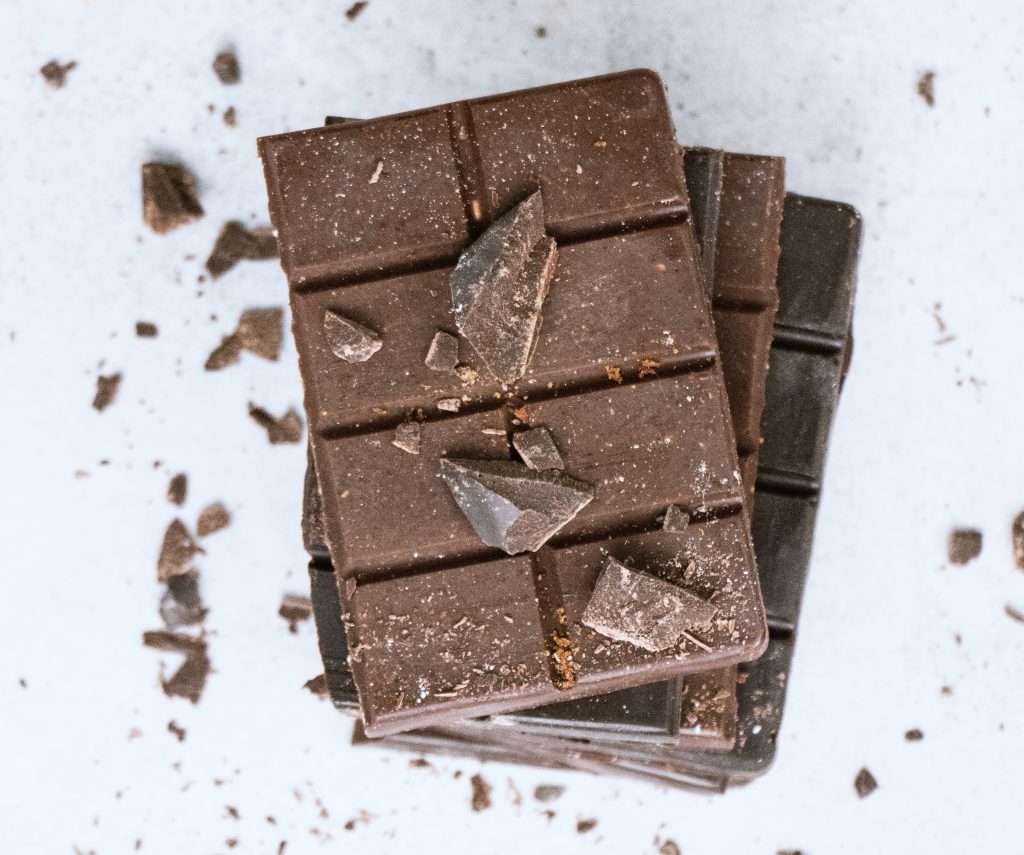 Вызывает ли шоколад прыщи?  объясняет дерматолог