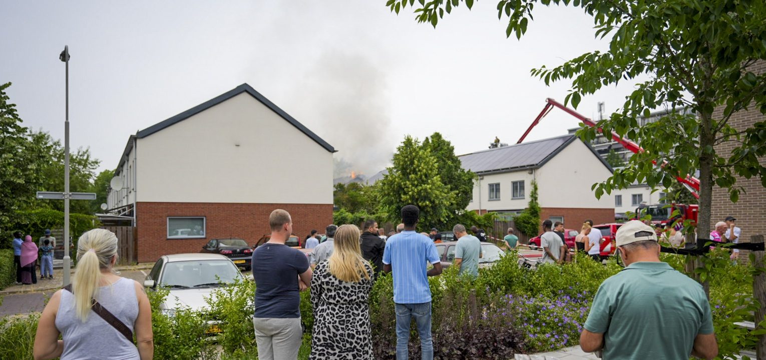 klink Het formulier Teken Zo'n 100 huizen ontruimd in Arnhem: 'Rook gaat alle kanten op'
