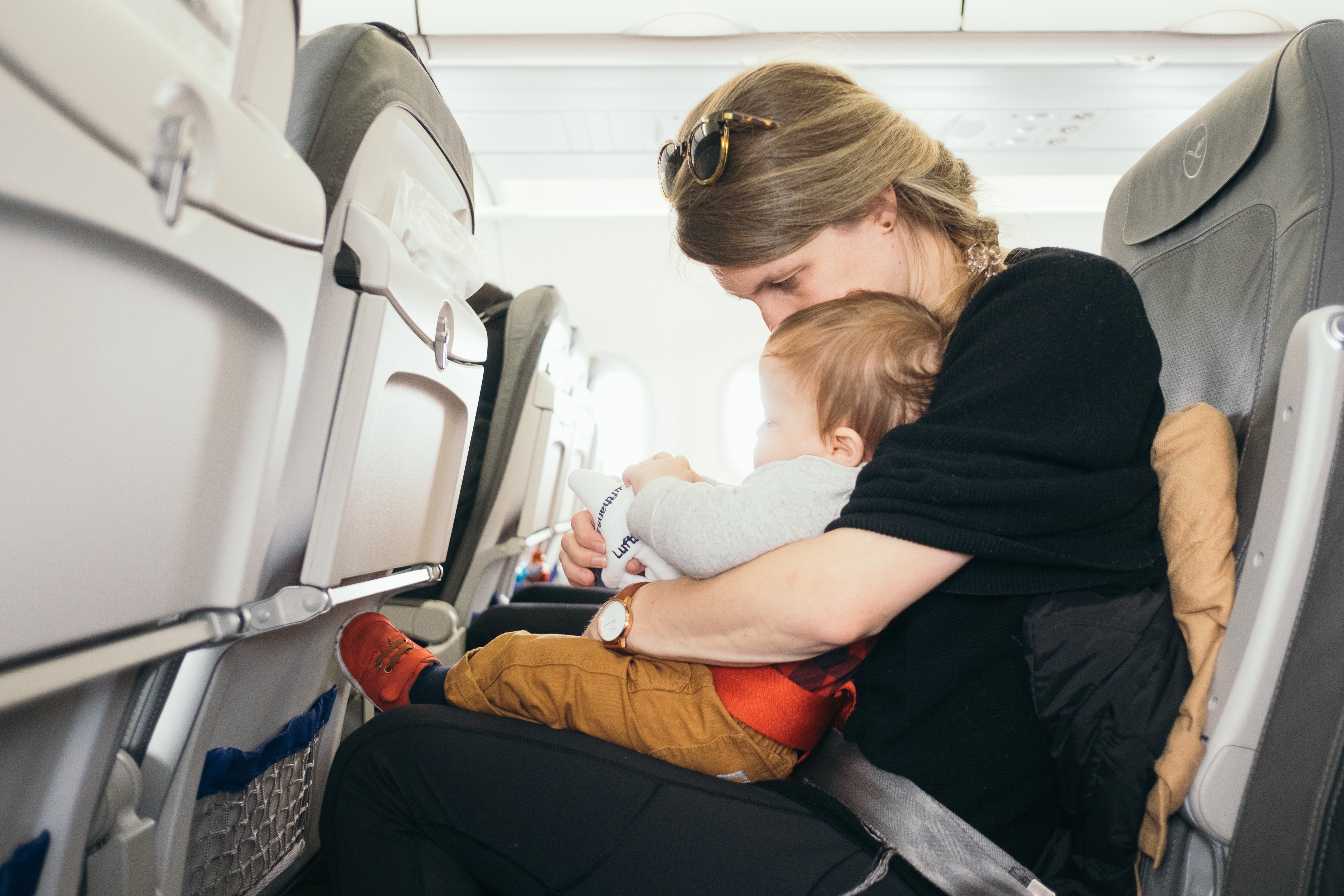 Vliegtuig, vliegreis met baby en kind, ergernissen