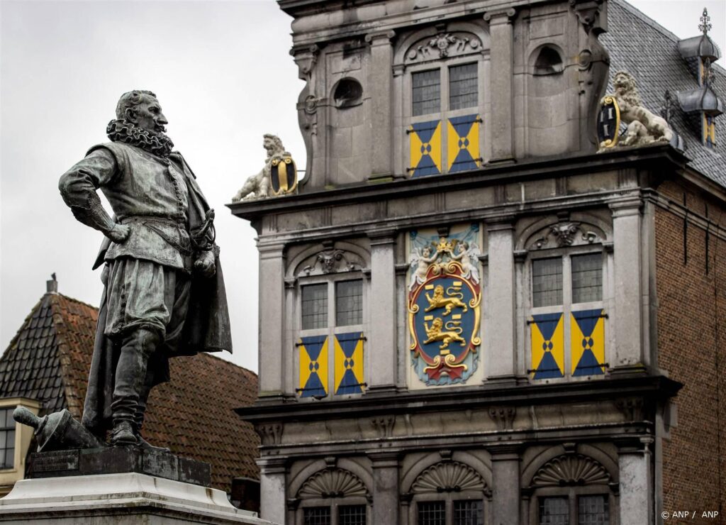 A statue of Jan Pieterszoon Coen, Dutch governor-general in the Dutch East Indies in the 17th century, on the Roode Steen in Hoorn, Thursday June 11. There is debate about statues related to the slavery past. ANP KOEN VAN WEEL