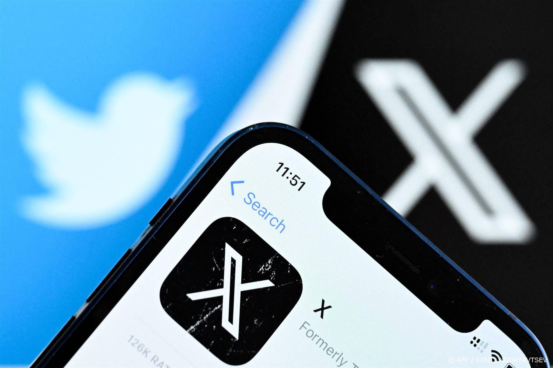 2023-11-17 11:51:58 A photo taken on November 17, 2023 shows the logo of US online social media and social networking service X - formerly Twitter - on a smartphone screen in Frankfurt am Main, western Germany.  
Kirill KUDRYAVTSEV / AFP