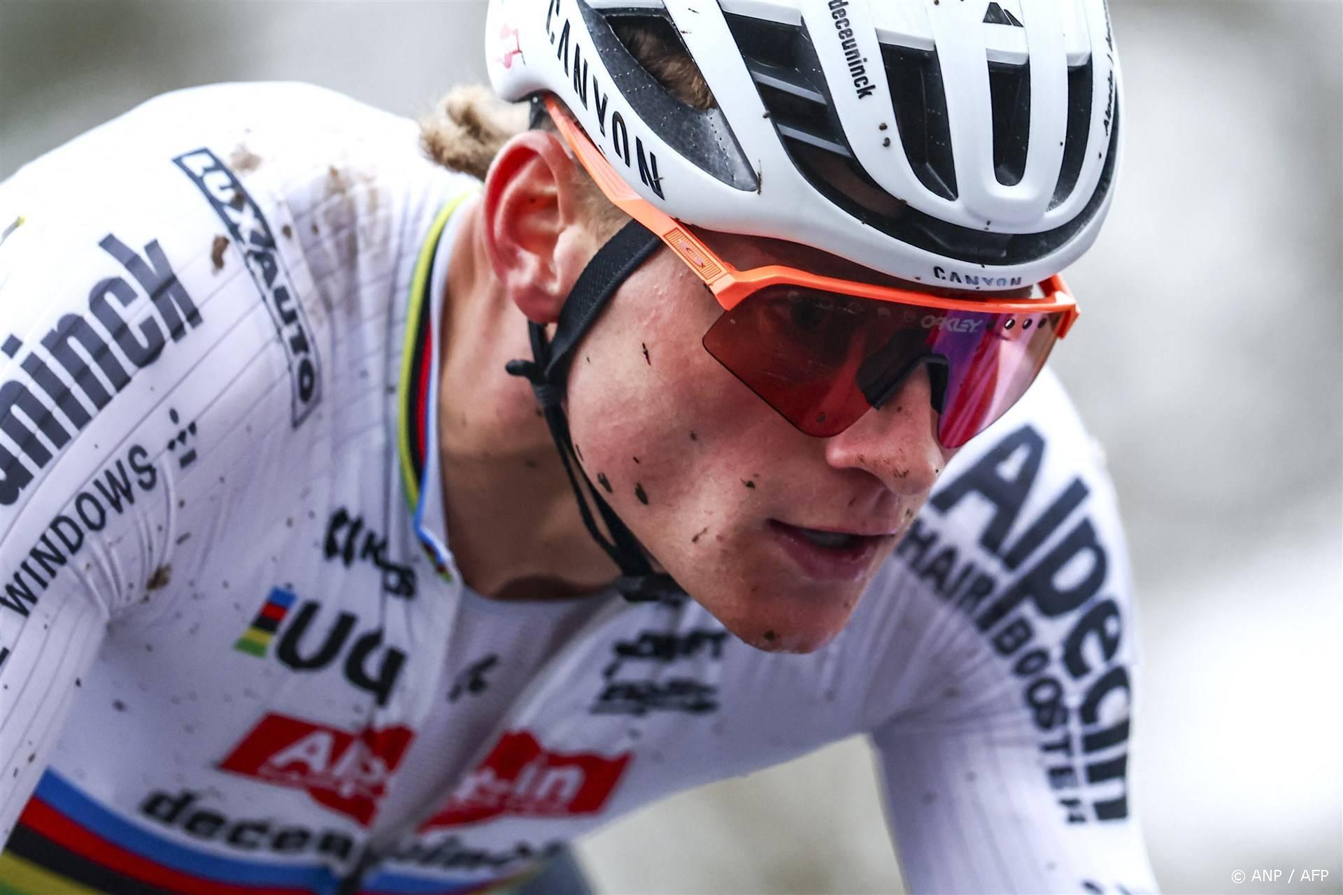 Dutch Mathieu Van Der Poel competes in the men's elite race of Herentals, a stage of the X²O Badkamers Trophy, in Herentals, on December 16, 2023. 
DAVID PINTENS / Belga / AFP