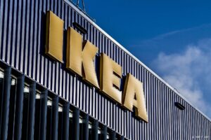 DELFT - Logo van meubelgigant IKEA. Brussel begint een officieel onderzoek naar afspraken tussen de Zweedse multinational en de Nederlandse fiscus. ANP ROBIN UTRECHT