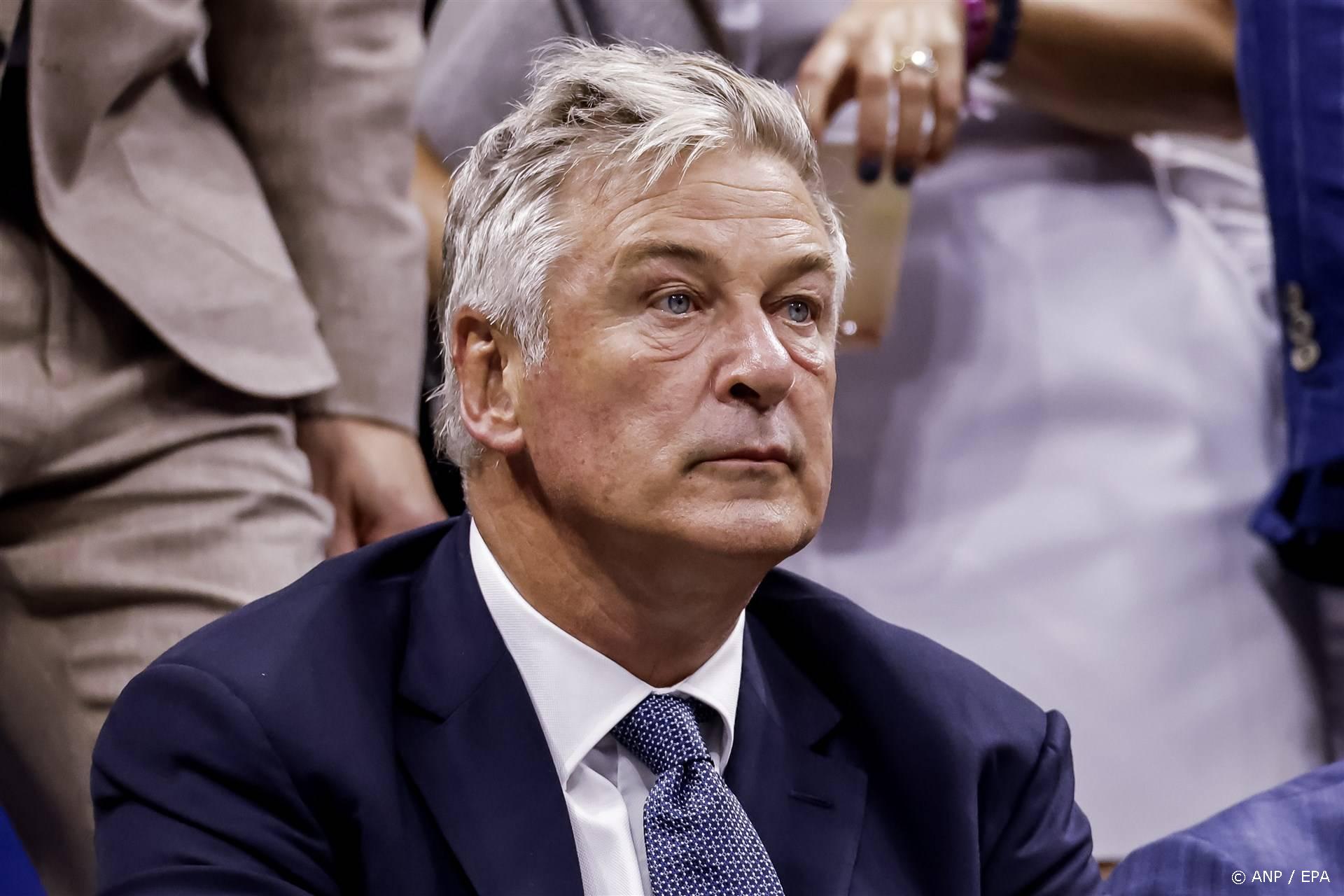 epa10851365 US actor Alec Baldwin attends the women's singles final match between Coco Gauff of the United States and Aryna Sabalenka of Belarus during the US Open Tennis Championships at the USTA National Tennis Center in Flushing Meadows, New York, 09 September 2023. The US Open runs from 28 August through 10 September.  EPA/CJ GUNTHER