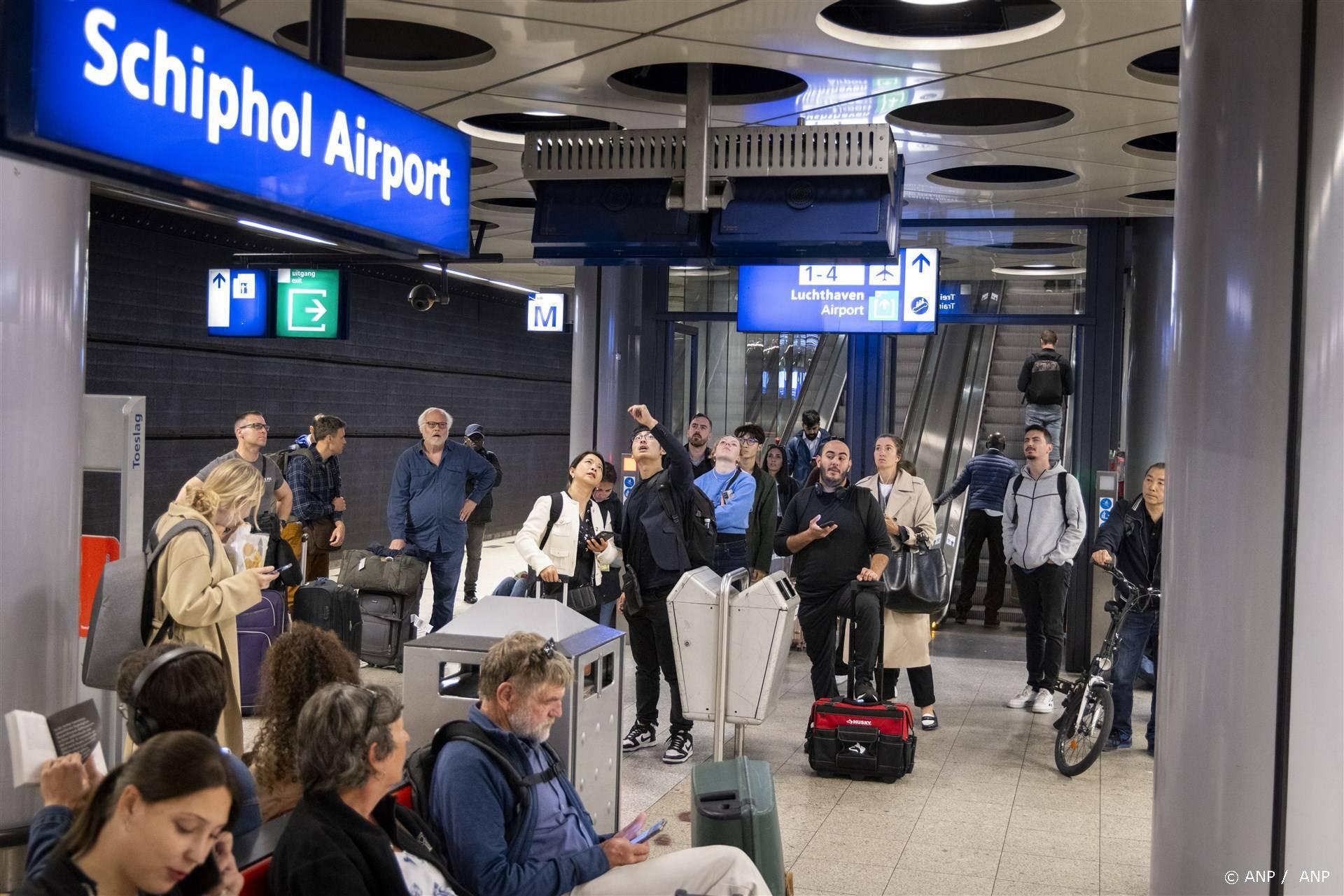 SCHIPHOL - Gestrande reizigers op de luchthaven Schiphol. Vanwege een 