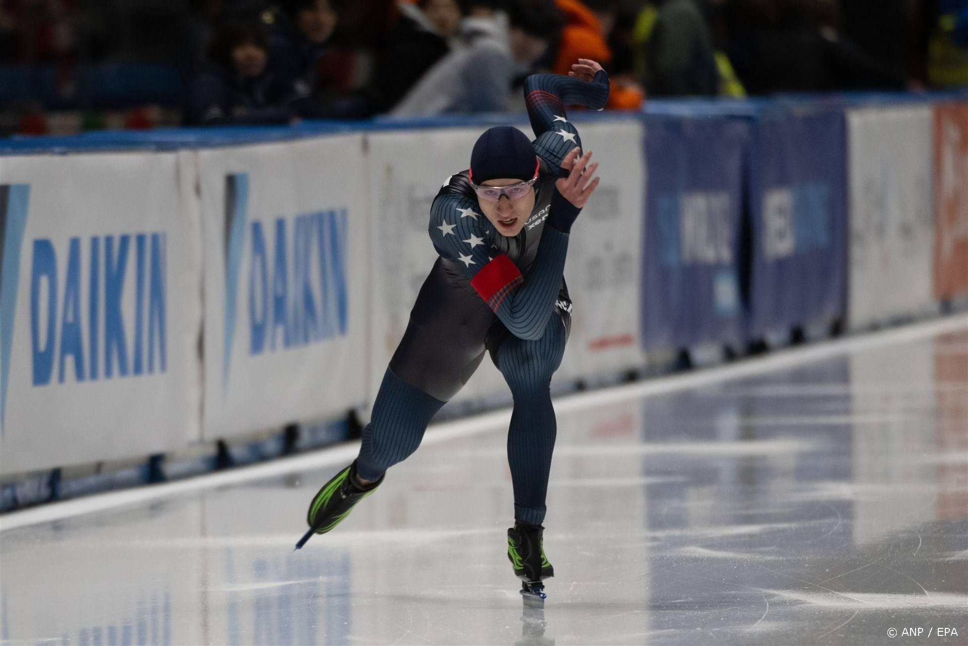 epa11022053 Jordan Stolz of the US in action during the Men's 500m race of the ISU Speed Skating World Cup in Tomaszow Mazowiecki, central Poland, 10 December 2023.  EPA/Grzegorz Michalowski POLAND OUT