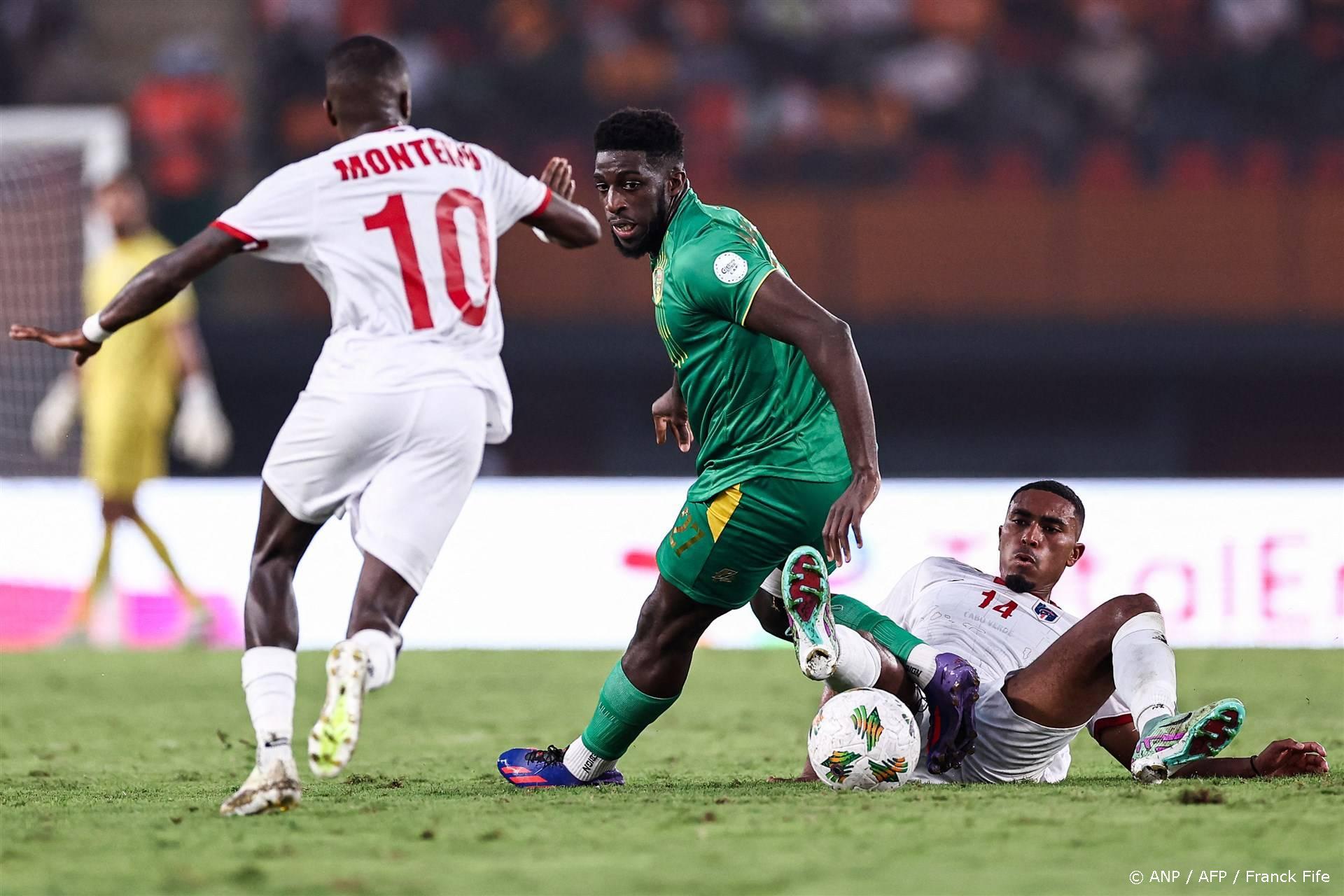 Mauritania's forward #27 Aboubakar Kamara (C) fights for the ball with Cape Verde's midfielder #14 Deroy Duarte during the Africa Cup of Nations (CAN) 2024 round of 16 football match between Cape Verde and Mauritania at the Felix Houphouet-Boigny Stadium in Abidjan on January 29, 2024. 
FRANCK FIFE / AFP