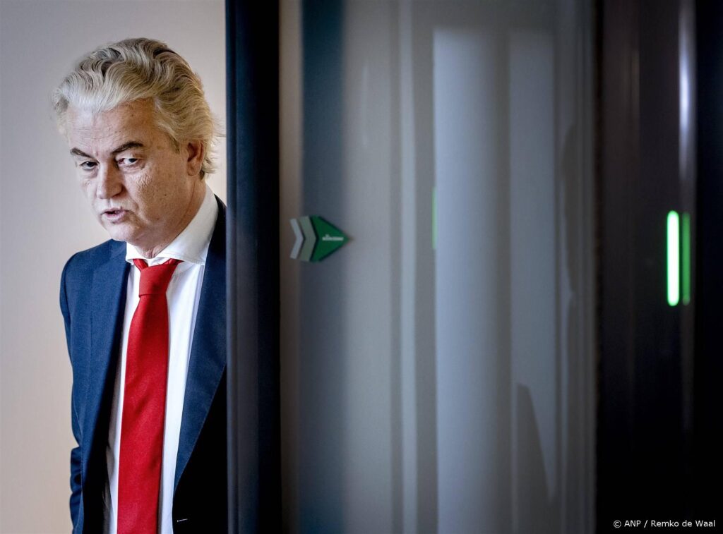 DEN HAAG - Fractievoorzitter Geert Wilders (PVV) in het formatiegebied na afloop van een gesprek. PVV, VVD en BBB praten verder. Ook NSC-leider Pieter Omtzigt werd uitgenodigd, maar hij heeft aangegeven niet verder te willen met de gesprekken. ANP REMKO DE WAAL