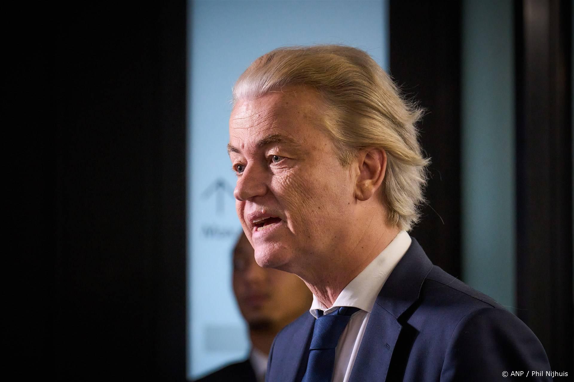 DEN HAAG - Geert Wilders (PVV) komt aan voor een gesprek met informateur Kim Putters tijdens een nieuwe gespreksronde met de fractieleiders van de Tweede Kamer nadat de eerste informatiepoging van Ronald Plasterk vastliep. De fractieleiders kregen vooral de vraag voorgelegd welke kabinetsvorm zij het beste en haalbaarst achten. ANP PHIL NIJHUIS