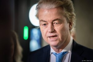 DEN HAAG - Geert Wilders (PVV) komt aan in het formatiegebied in de Tweede Kamer. Informateur Kim Putters heeft de vertegenwoordigers van PVV, VVD, NSC en BBB uitgenodigd voor een overleg, alvorens hij verslag zal uitbrengen over de afgelopen formatieronde. ANP BART MAAT
