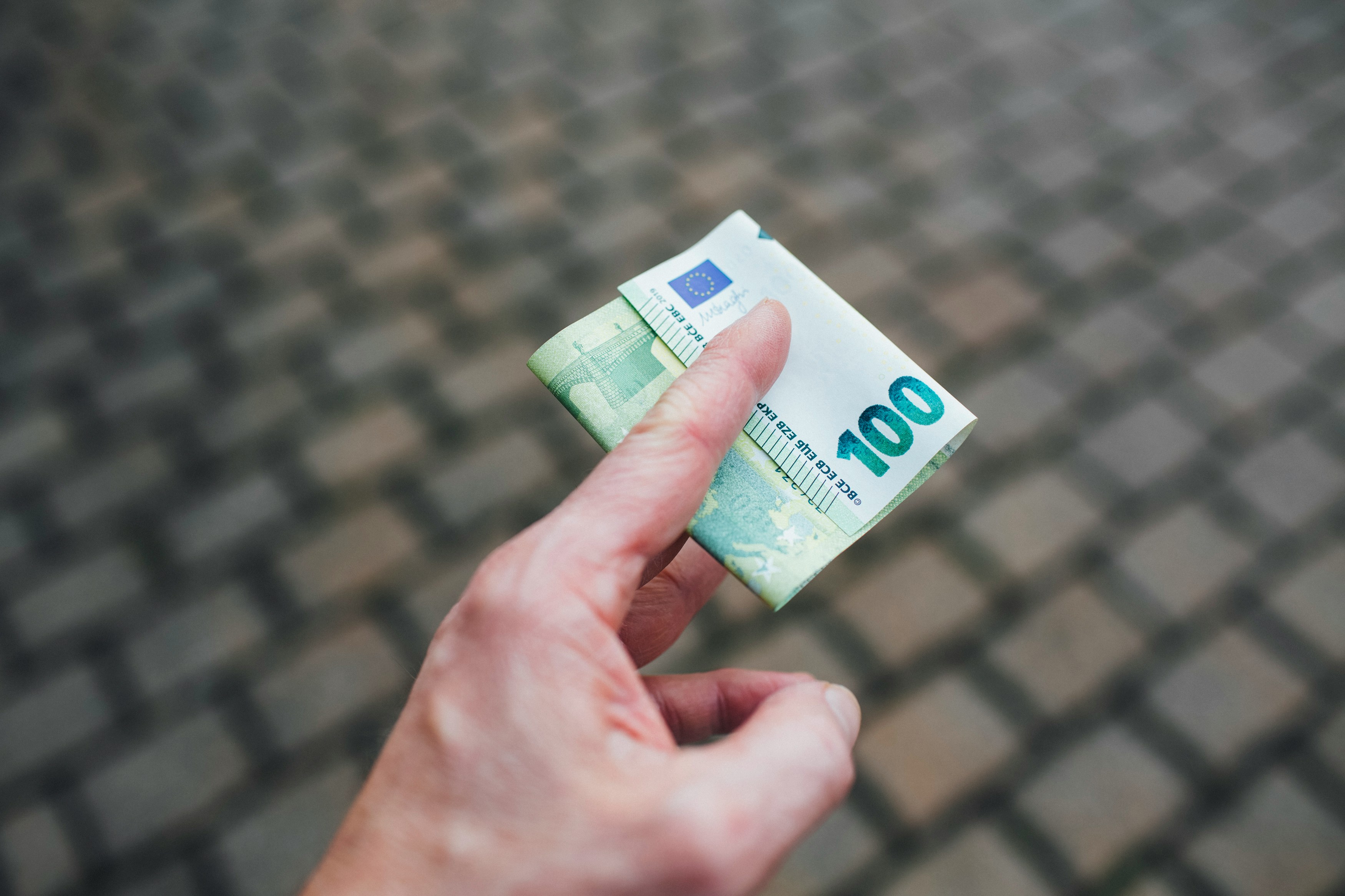Tot welk bedrag mag je in Nederland contant betalen (en hoeveel mag je in huis hebben)?