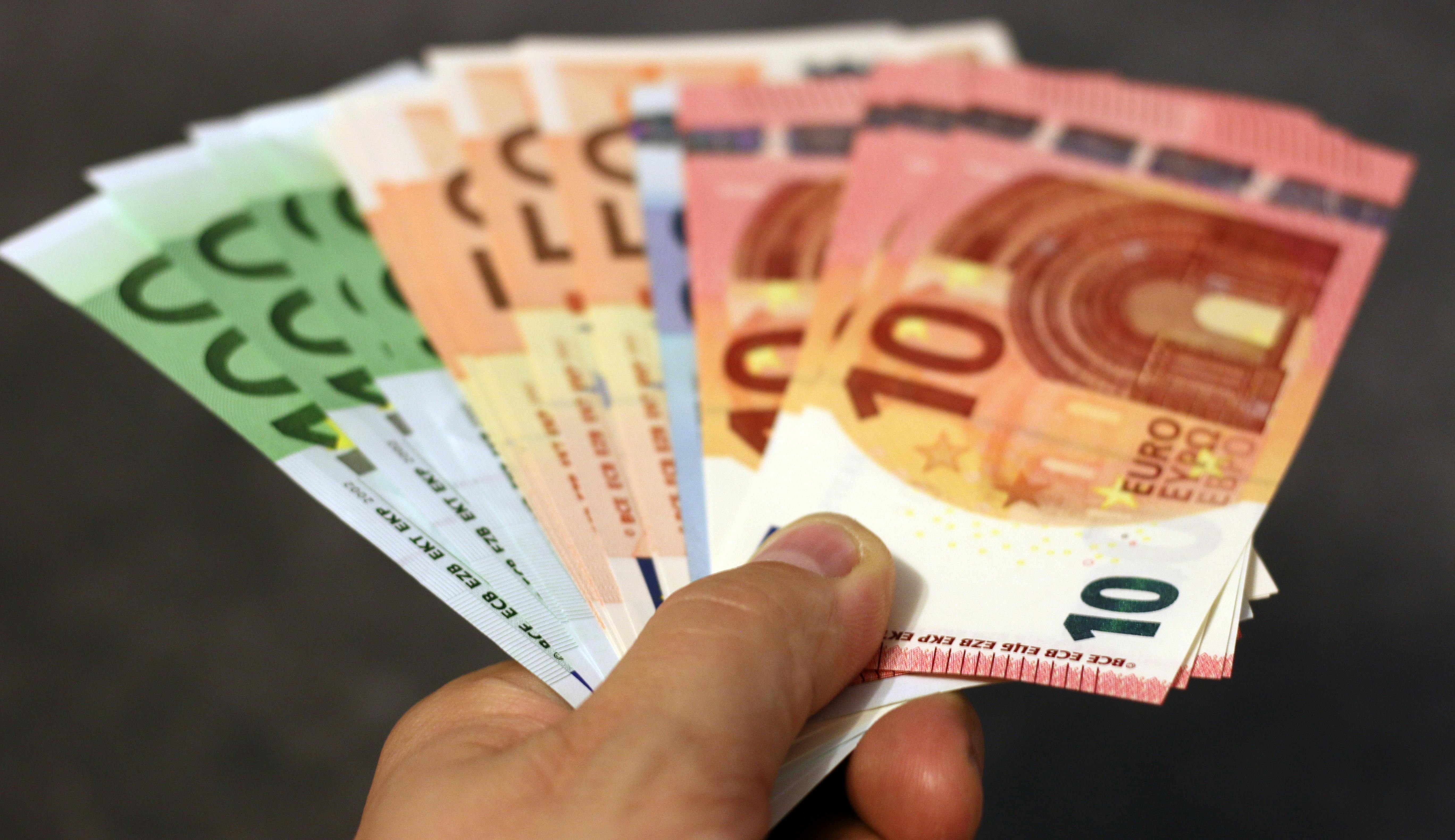Wat heb je liever: 500 euro weggeven of 100 euro krijgen?