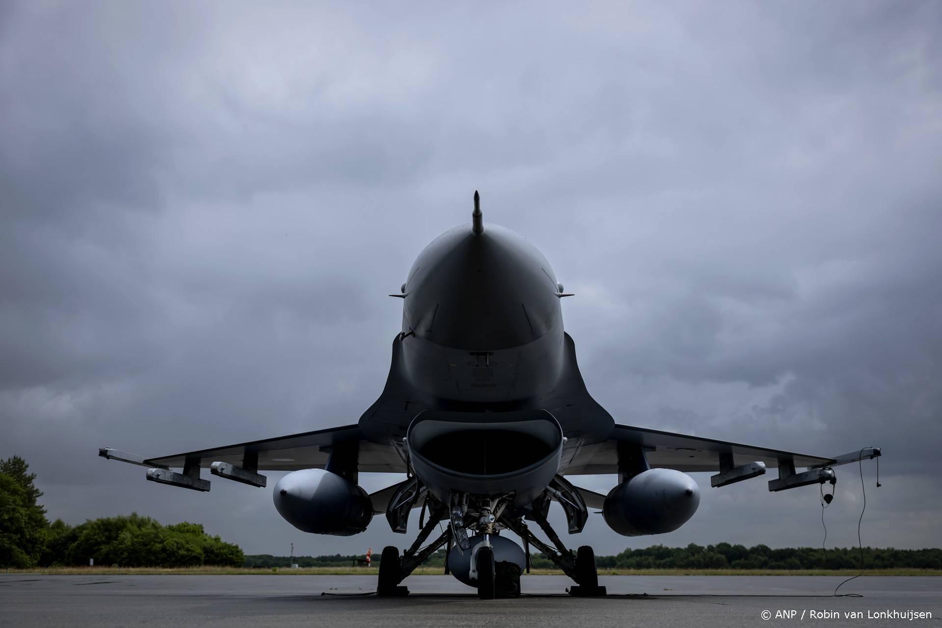 VOLKEL - Een van de laatste twee toegezegde F16 straaljagers staat klaar voor vertrek op vliegbasis Volkel. Het toestel is voor Oekraïne. In totaal heeft Nederland 24 F16's toegezegd. ANP ROBIN VAN LONKHUIJSEN