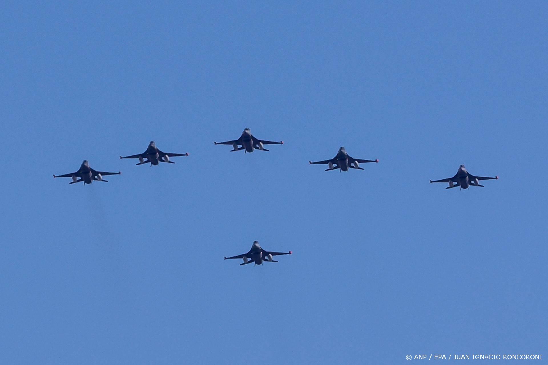 epa12574819 Argentine Air Force F16 fighter jets fly over Buenos Aires, Argentina, 06 December 2025. Argentinian President Javier Milei presented Argentina's newly acquired F-16 aircraft purchased from Denmark at the Rio Cuarto Material Area in Cordoba province and stated that 'with this significant investment in military weaponry, we are going to substantially strengthen our air force'. EPA/JUAN IGNACIO RONCORONI